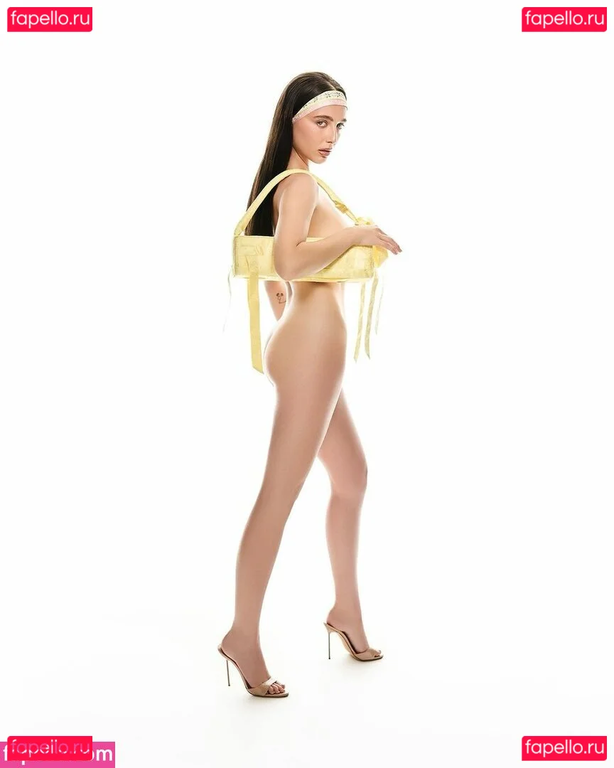 Emma Chamberlain Onlyfans Photo Gallery 