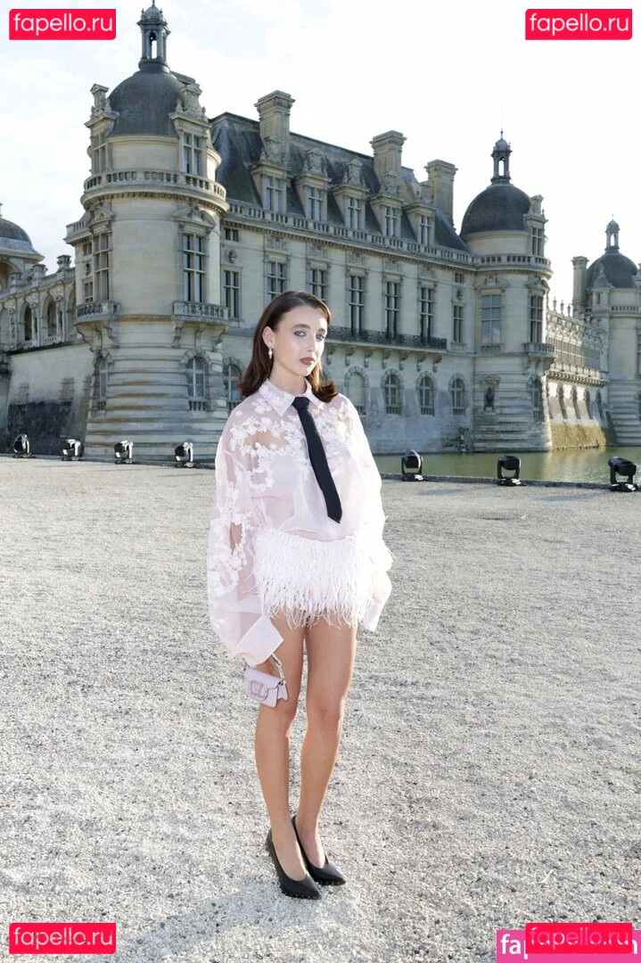 Emma Chamberlain Onlyfans Photo Gallery 