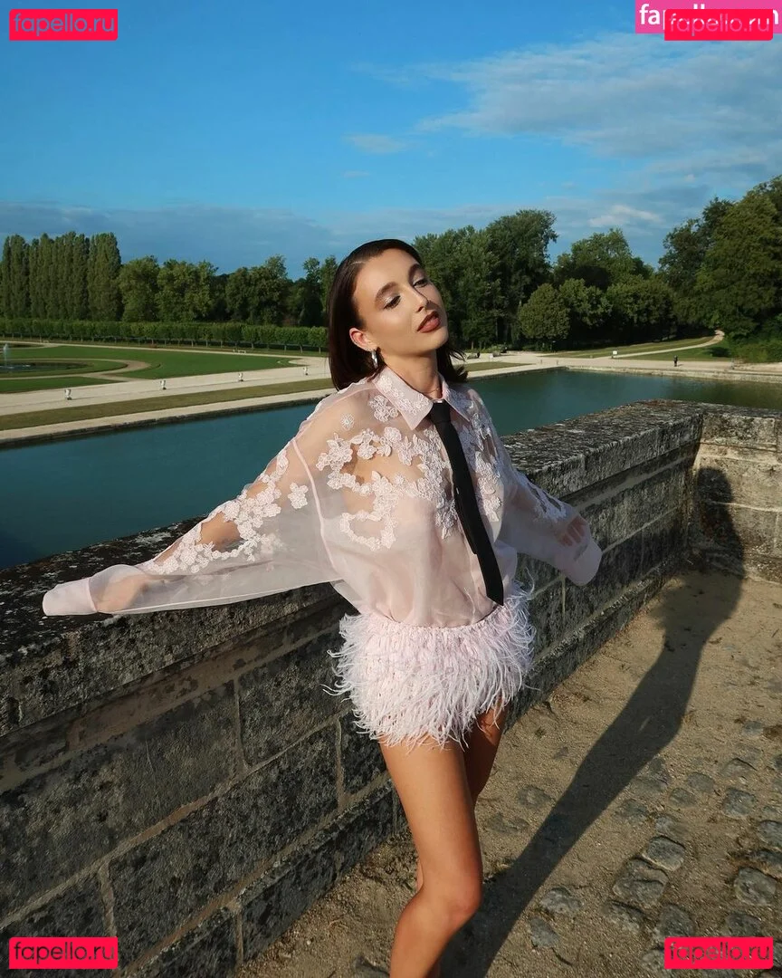 Emma Chamberlain Onlyfans Photo Gallery 