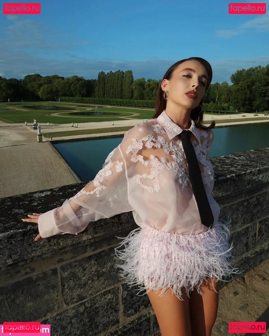 Emma Chamberlain Onlyfans Photo Gallery 