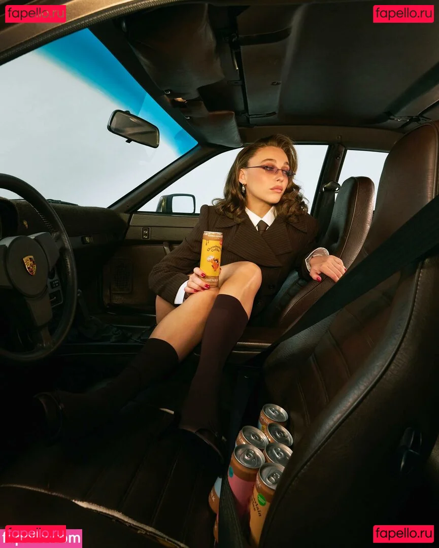 Emma Chamberlain Onlyfans Photo Gallery 