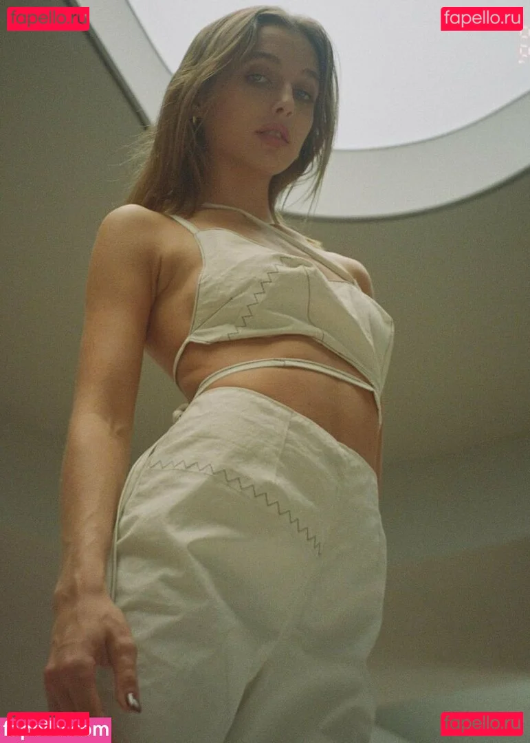 Emma Chamberlain Onlyfans Photo Gallery 