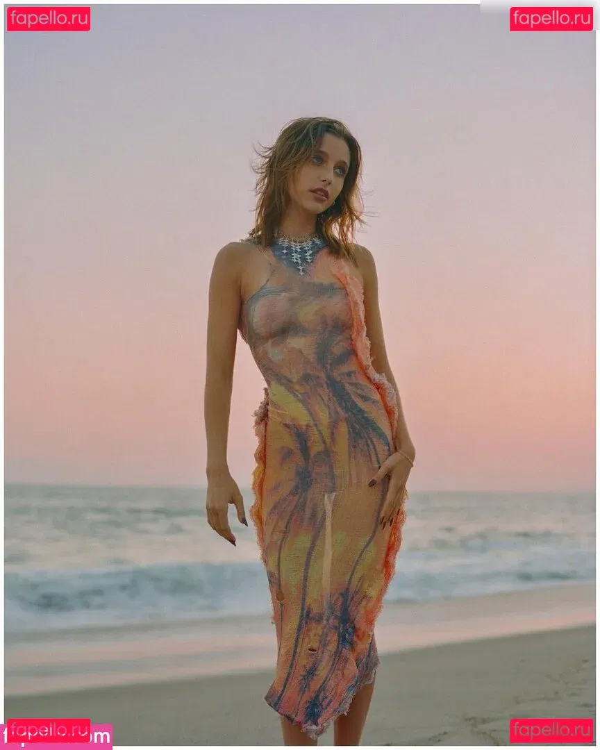 Emma Chamberlain Onlyfans Photo Gallery 