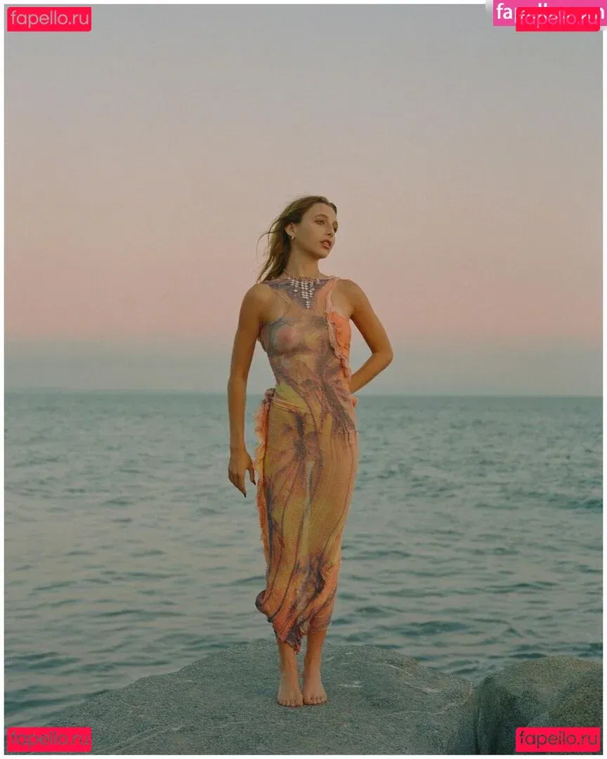 Emma Chamberlain Onlyfans Photo Gallery 