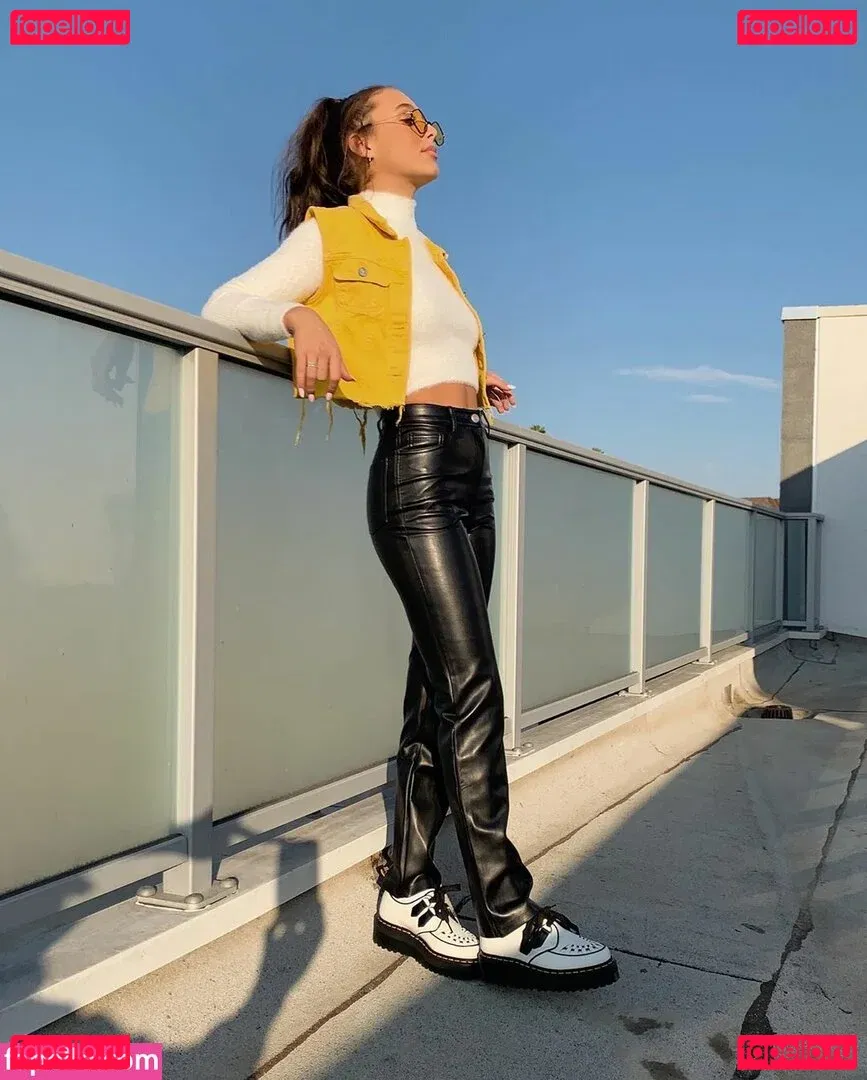 Emma Chamberlain Onlyfans Photo Gallery 