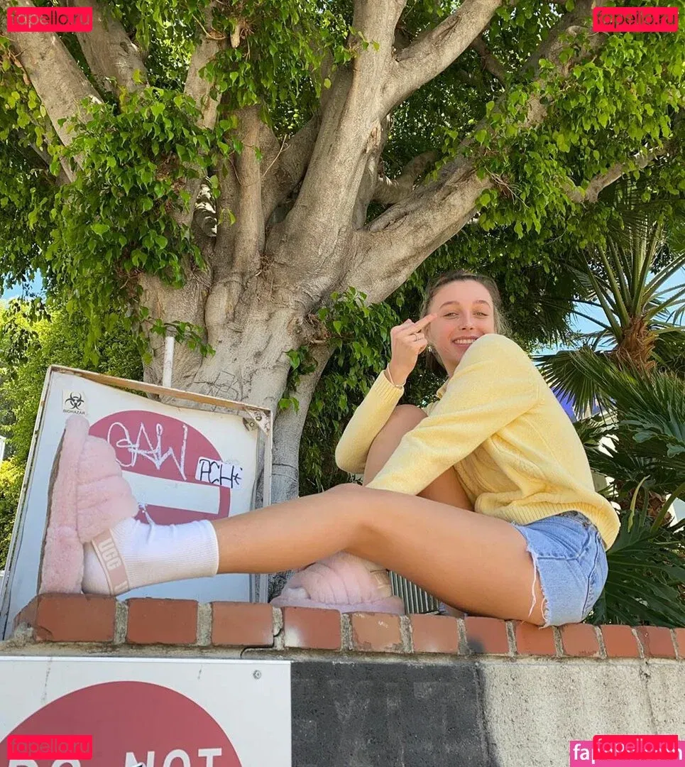 Emma Chamberlain Onlyfans Photo Gallery 