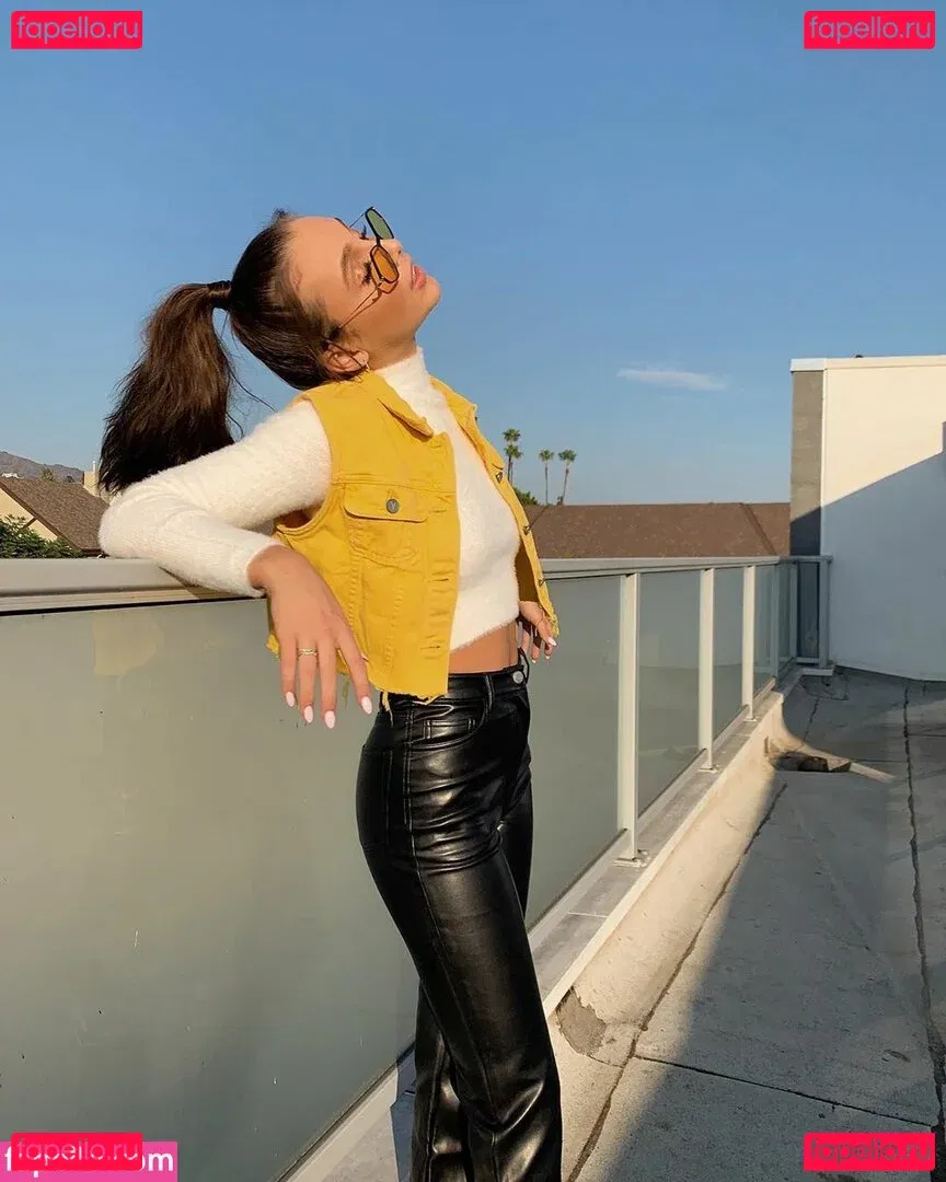 Emma Chamberlain Onlyfans Photo Gallery 