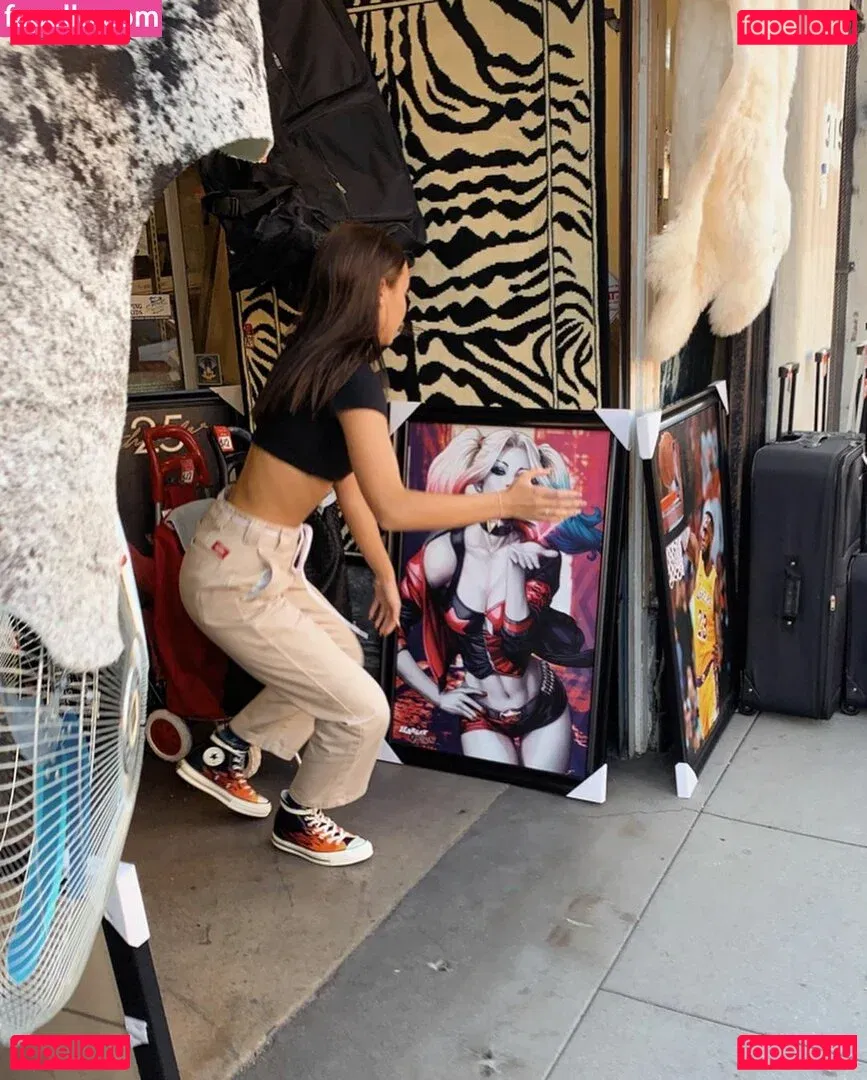 Emma Chamberlain Onlyfans Photo Gallery 