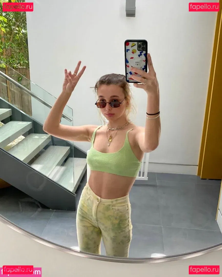 Emma Chamberlain Onlyfans Photo Gallery 