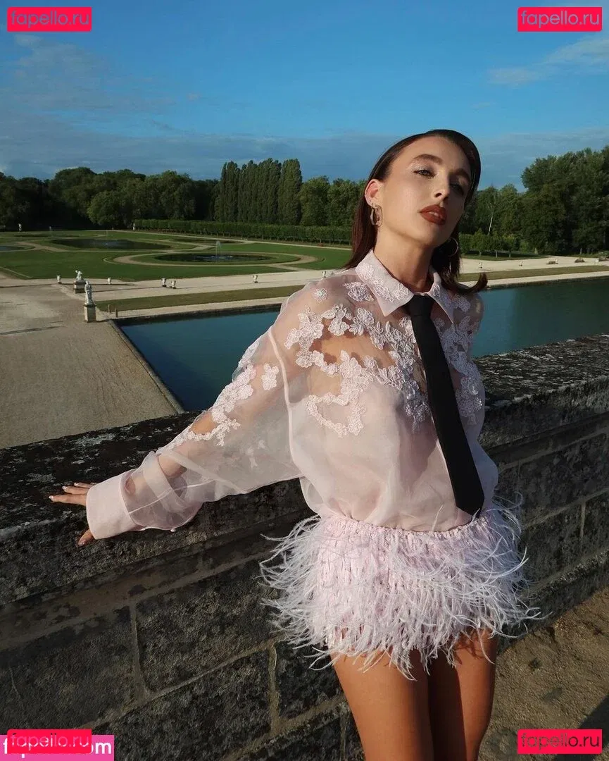 Emma Chamberlain Onlyfans Photo Gallery 