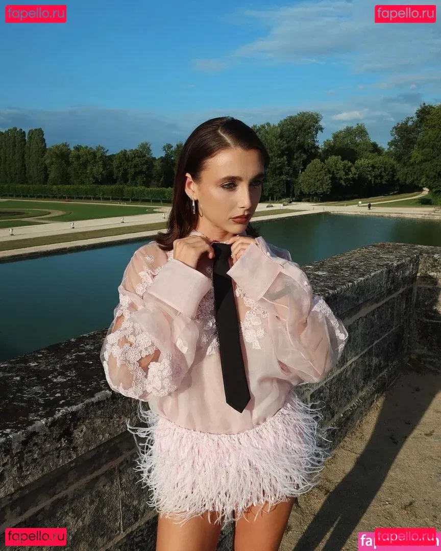 Emma Chamberlain Onlyfans Photo Gallery 