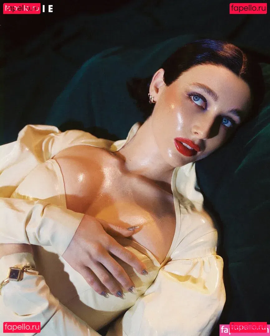 Emma Chamberlain Onlyfans Photo Gallery 