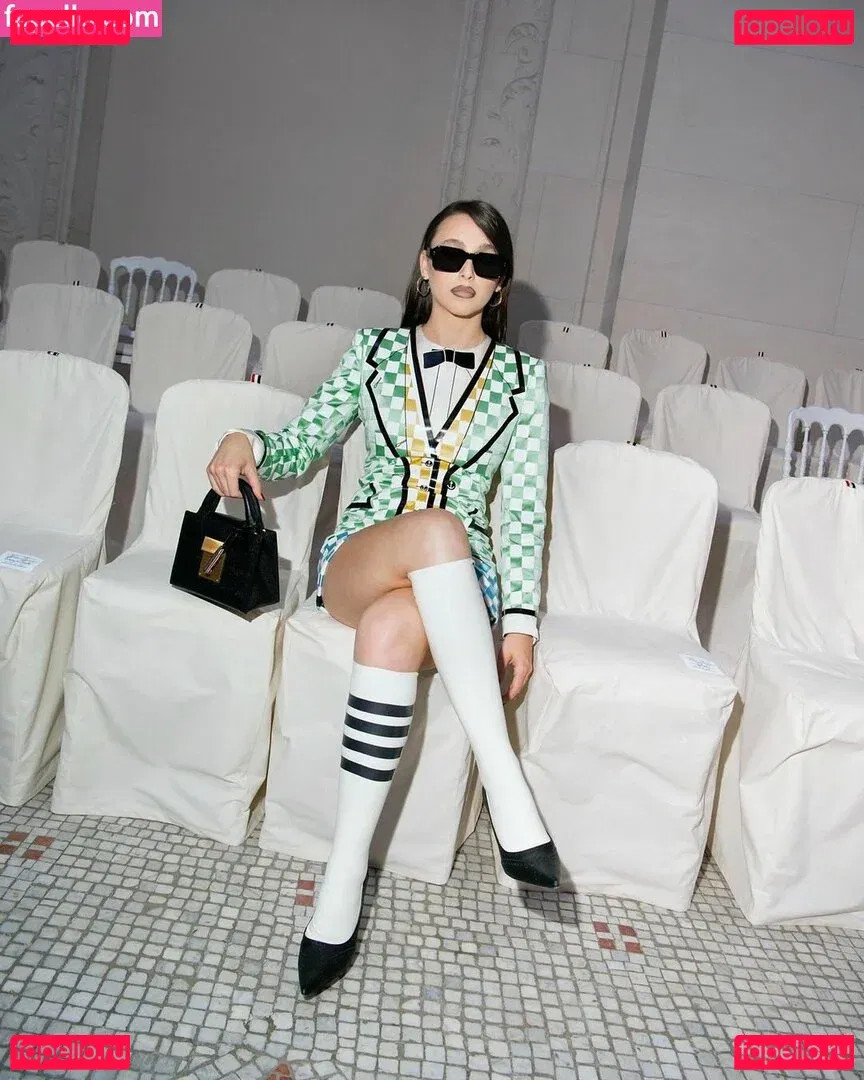 Emma Chamberlain Onlyfans Photo Gallery 