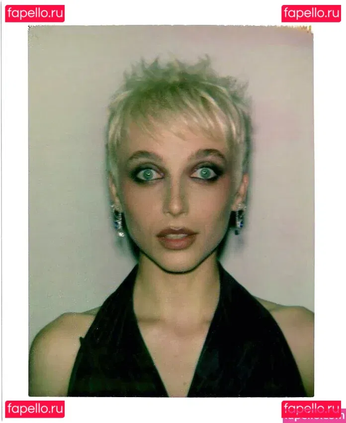 Emma Chamberlain Onlyfans Photo Gallery 