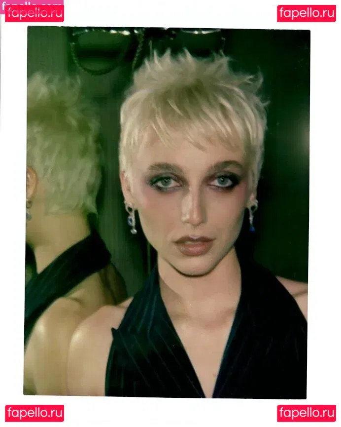 Emma Chamberlain Onlyfans Photo Gallery 