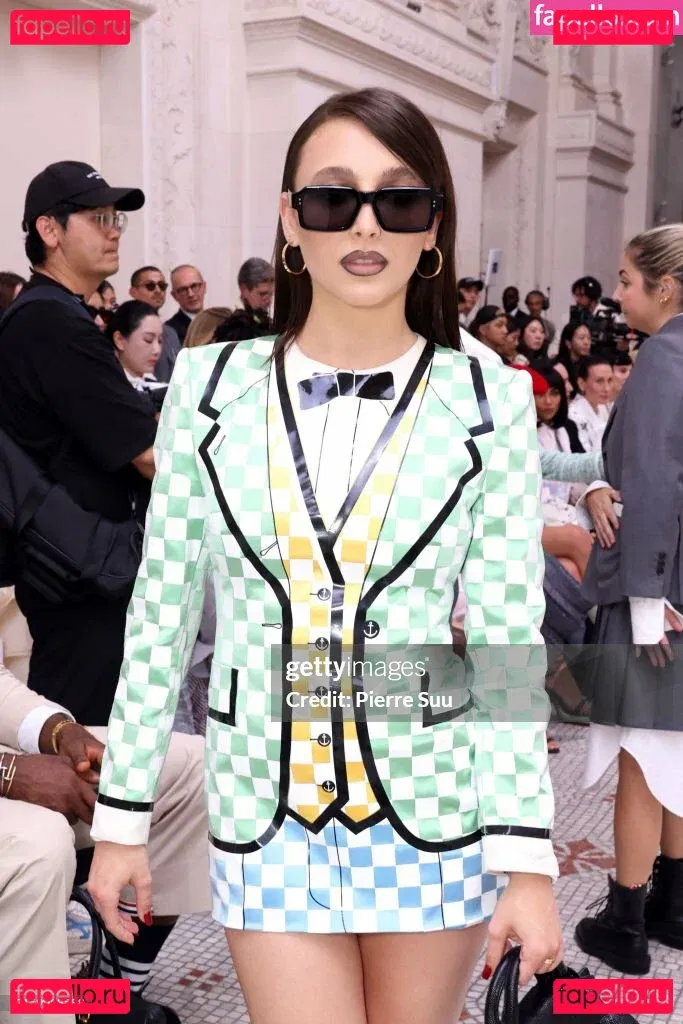 Emma Chamberlain Onlyfans Photo Gallery 