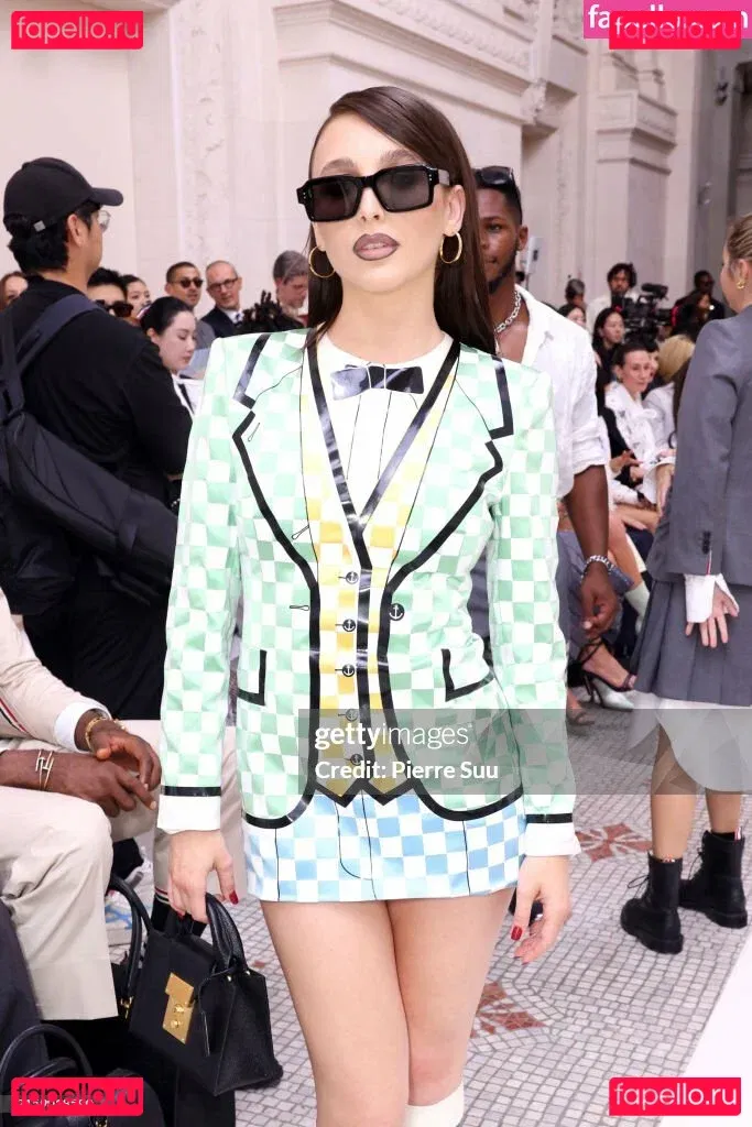 Emma Chamberlain Onlyfans Photo Gallery 