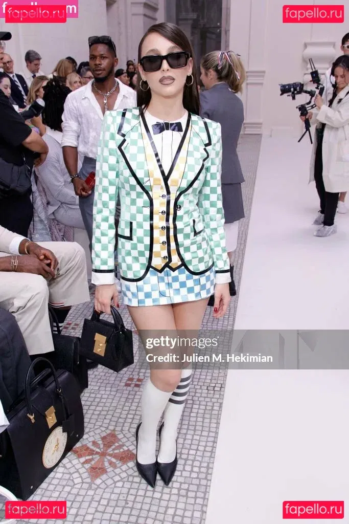 Emma Chamberlain Onlyfans Photo Gallery 