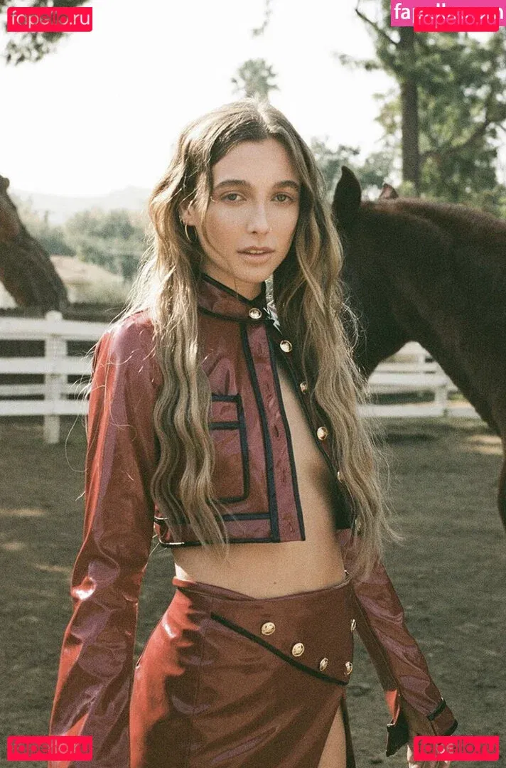 Emma Chamberlain Onlyfans Photo Gallery 