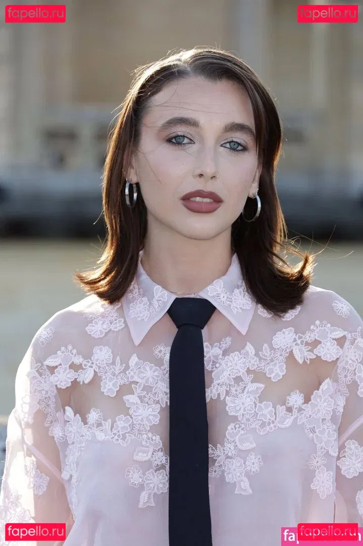 Emma Chamberlain Onlyfans Photo Gallery 