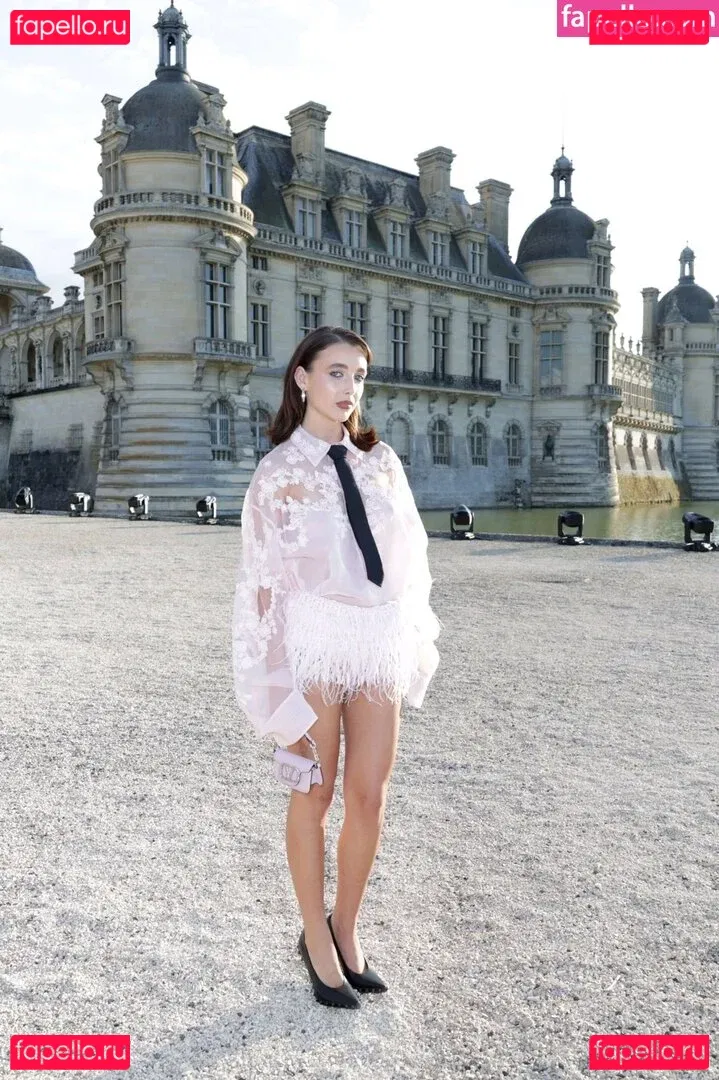 Emma Chamberlain Onlyfans Photo Gallery 