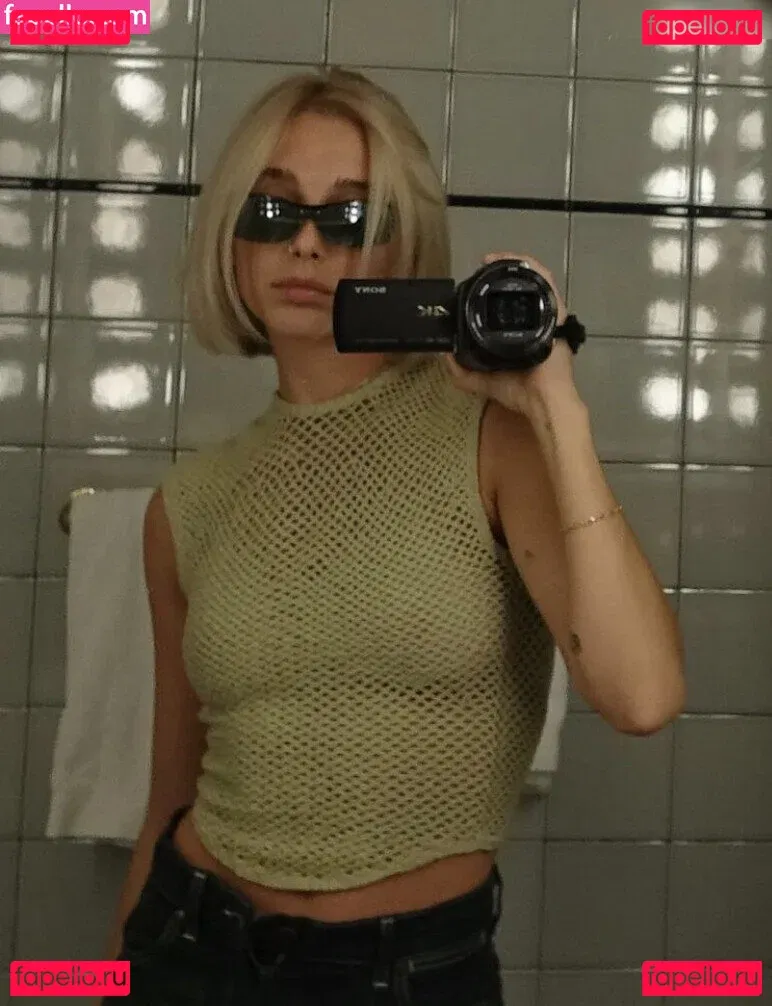 Emma Chamberlain Onlyfans Photo Gallery 