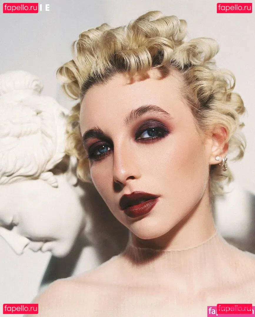 Emma Chamberlain Onlyfans Photo Gallery 