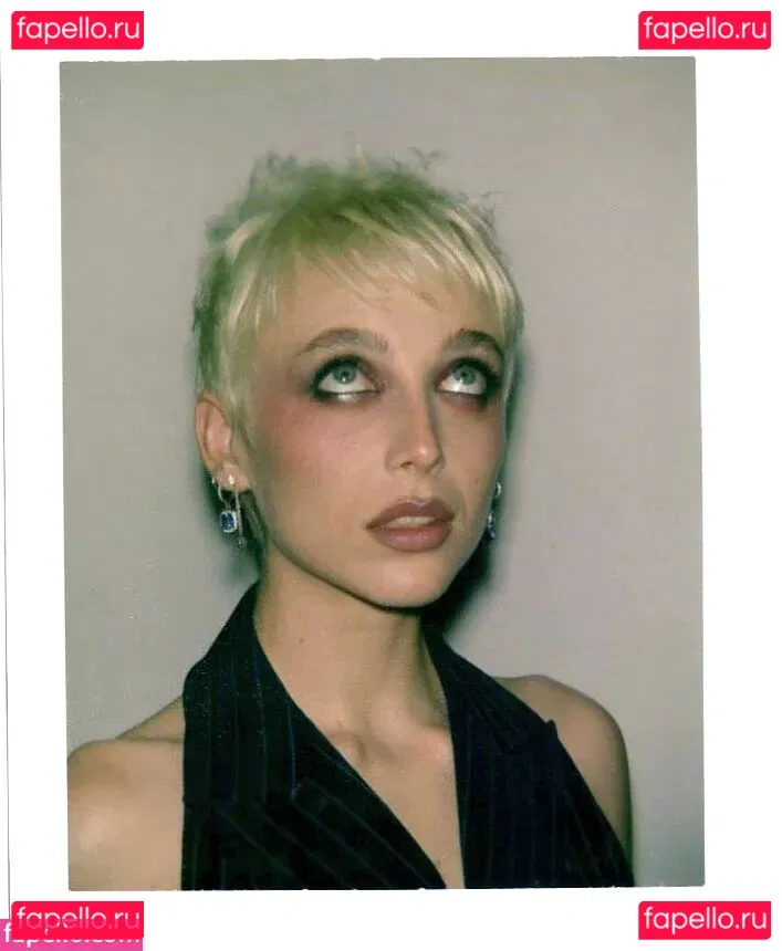 Emma Chamberlain Onlyfans Photo Gallery 