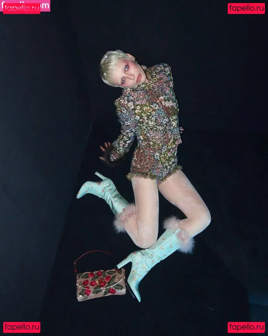 Emma Chamberlain Onlyfans Photo Gallery 