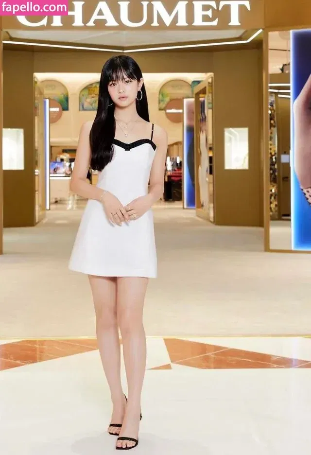 Hanni Pham Onlyfans Photo Gallery 