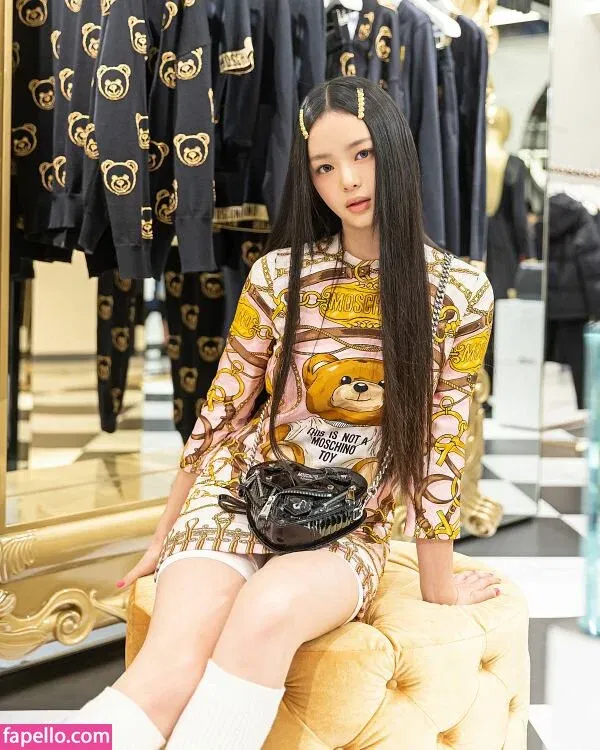 Hanni Pham Onlyfans Photo Gallery 