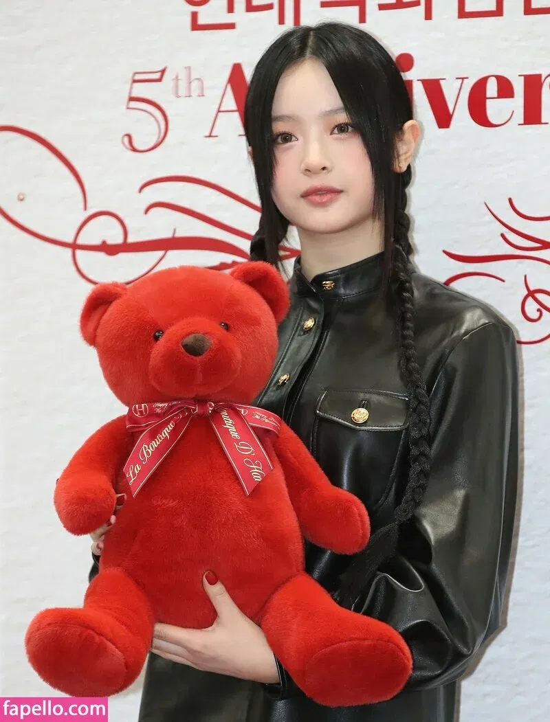 Hanni Pham Onlyfans Photo Gallery 