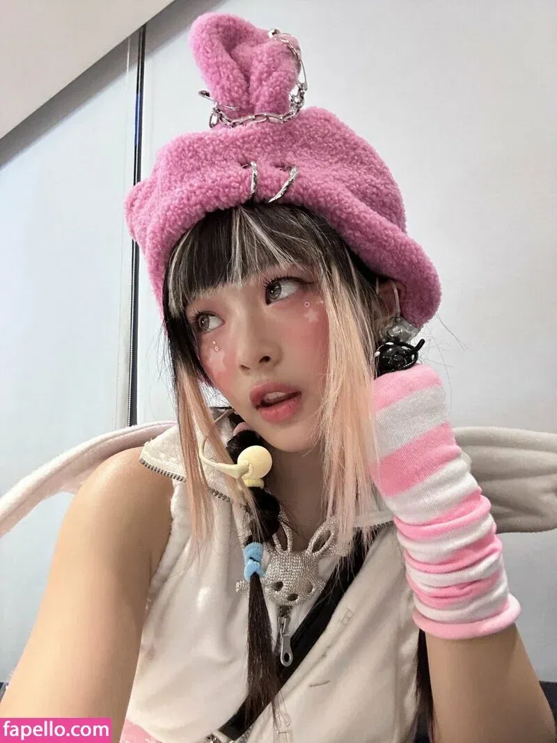 Hanni Pham Onlyfans Photo Gallery 