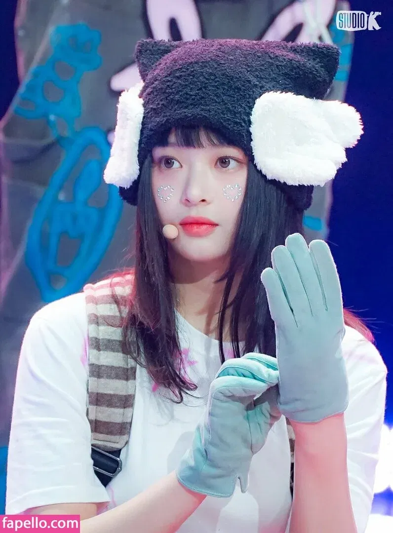 Hanni Pham Onlyfans Photo Gallery 