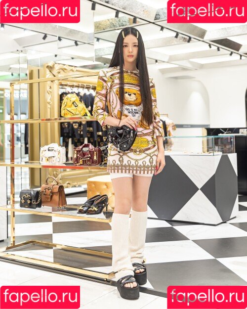 Hanni Pham Onlyfans Photo Gallery 