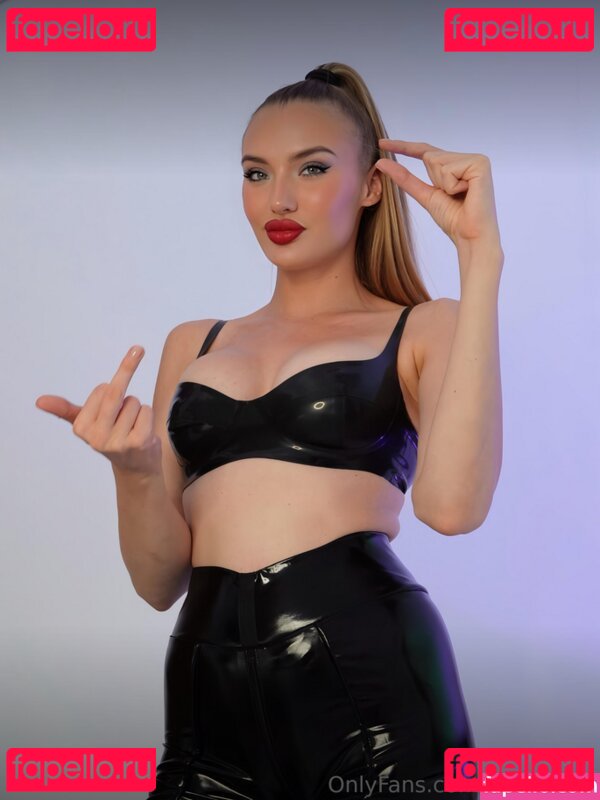 Strapwoman Nude Onlyfans Photo 39