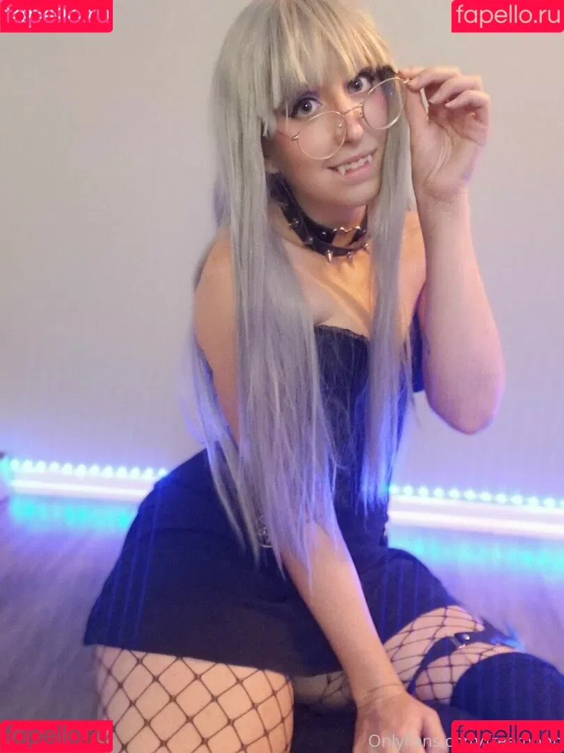 Moon_IRL Onlyfans Photo Gallery 