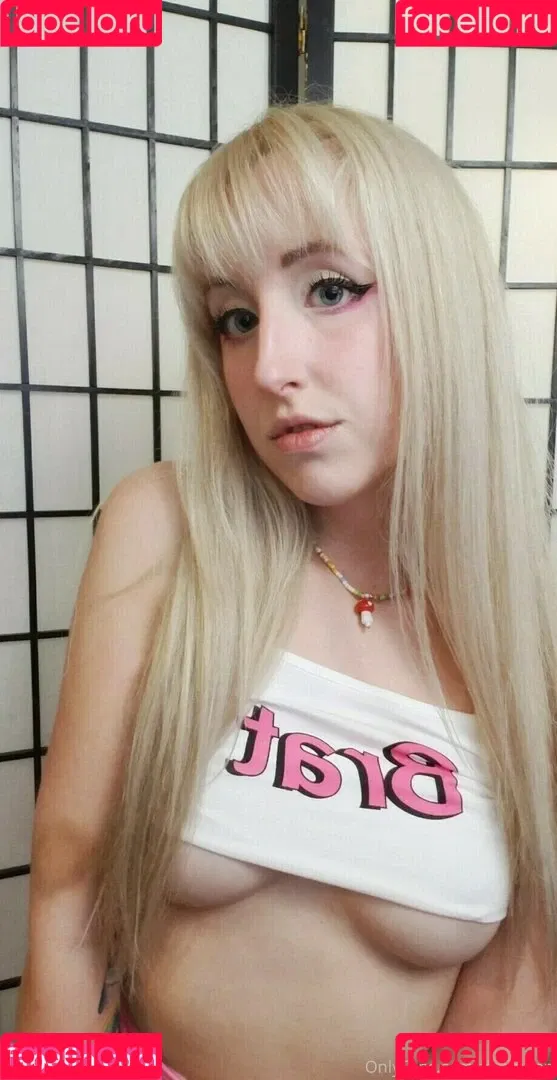 Moon_IRL Onlyfans Photo Gallery 