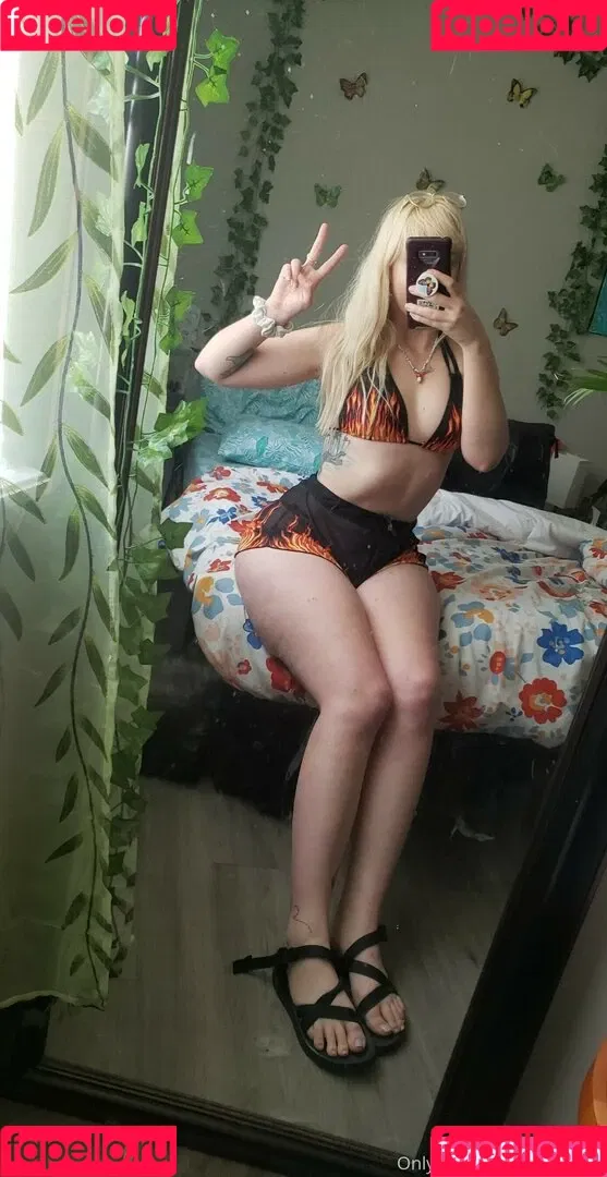 Moon_IRL Onlyfans Photo Gallery 