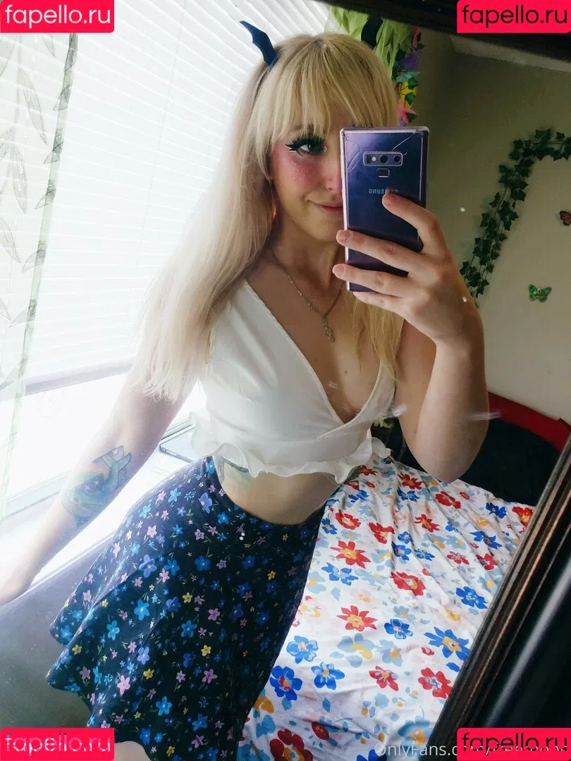 Moon_IRL Onlyfans Photo Gallery 