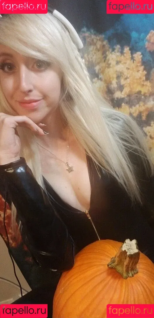 Moon_IRL Onlyfans Photo Gallery 