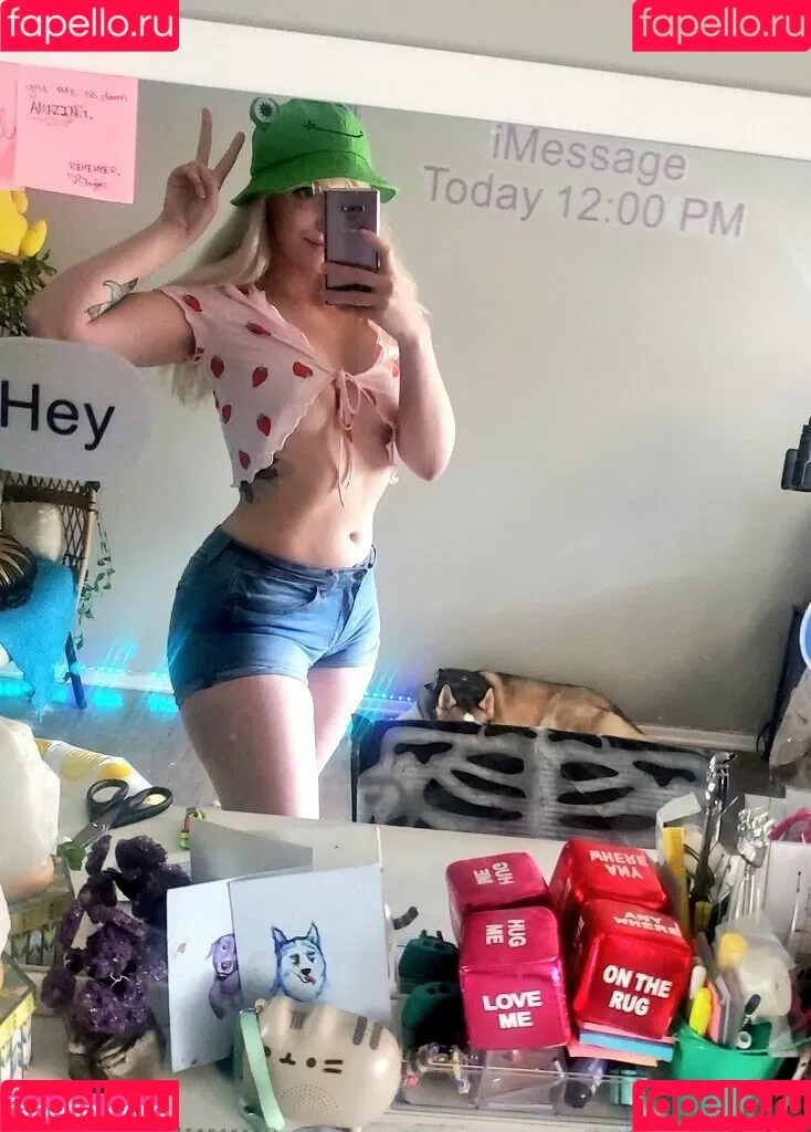Moon_IRL Onlyfans Photo Gallery 