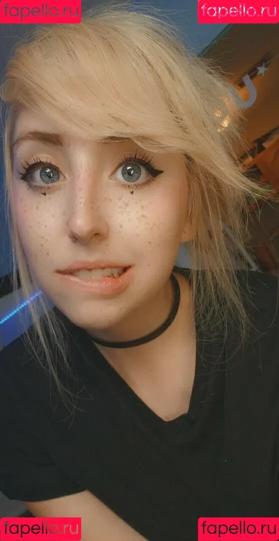 Moon_IRL Onlyfans Photo Gallery 