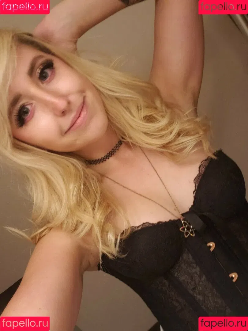 Moon_IRL Onlyfans Photo Gallery 