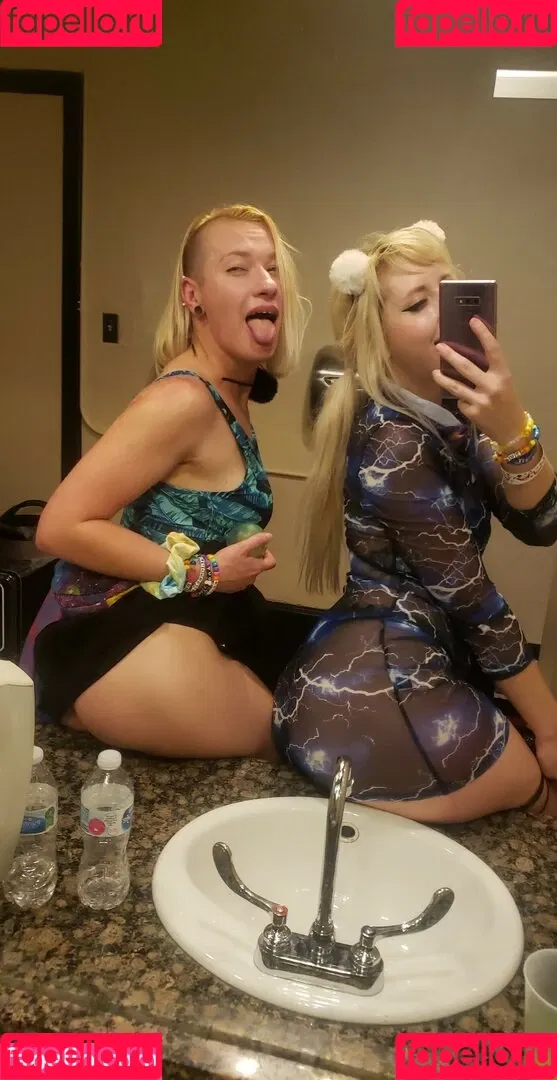 Moon_IRL Onlyfans Photo Gallery 