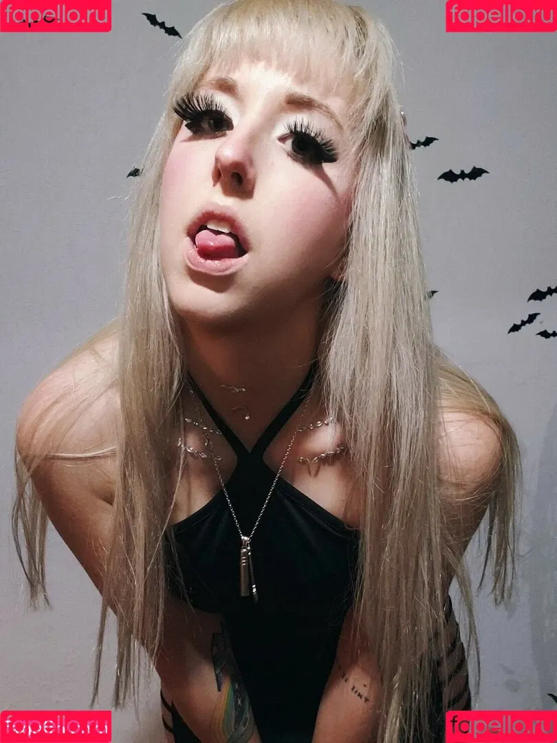 Moon_IRL Onlyfans Photo Gallery 