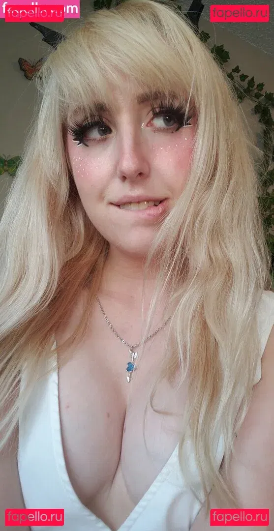 Moon_IRL Onlyfans Photo Gallery 