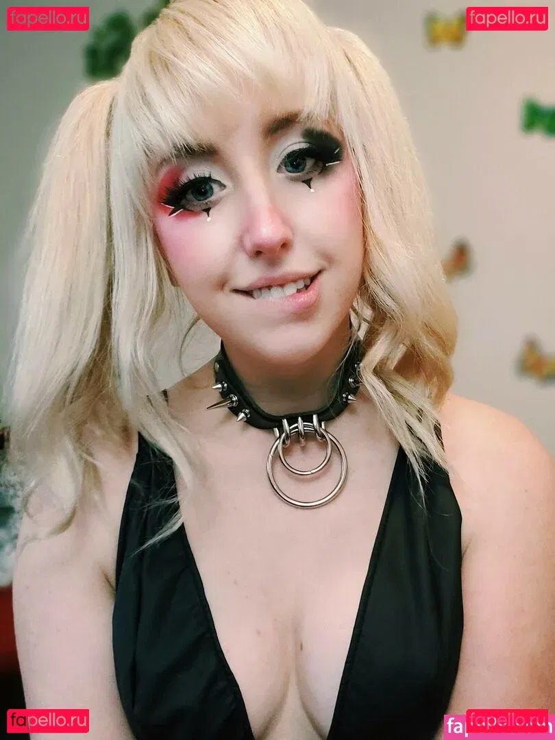 Moon_IRL Onlyfans Photo Gallery 