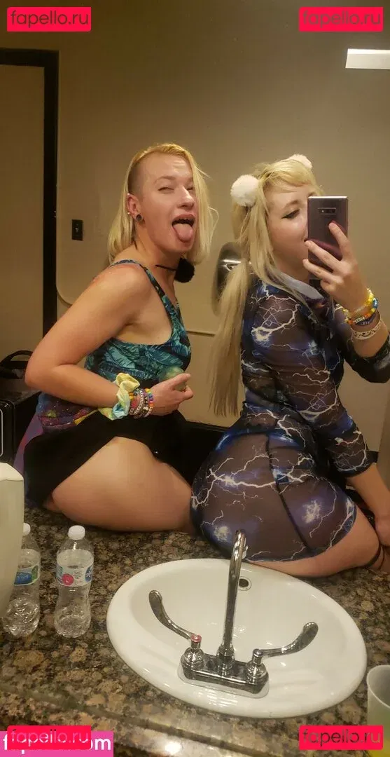 Moon_IRL Onlyfans Photo Gallery 