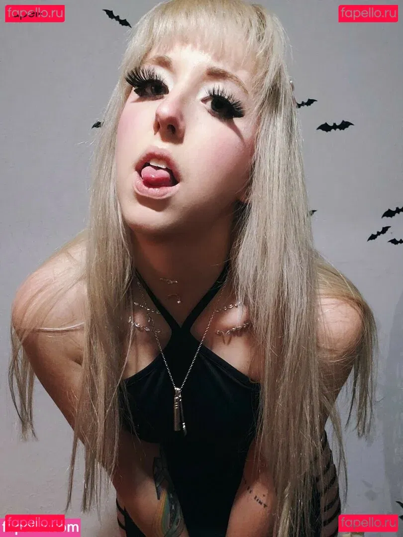 Moon_IRL Onlyfans Photo Gallery 